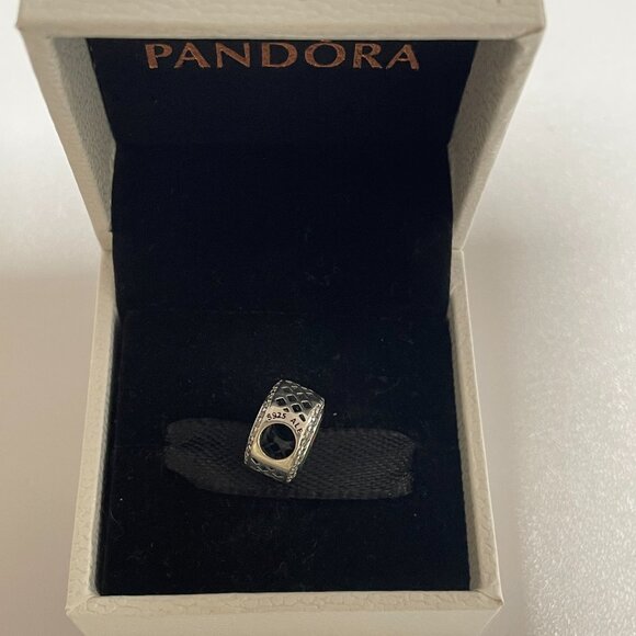 Pandora Merry Christmas Charm Bead - Picture 4 of 5